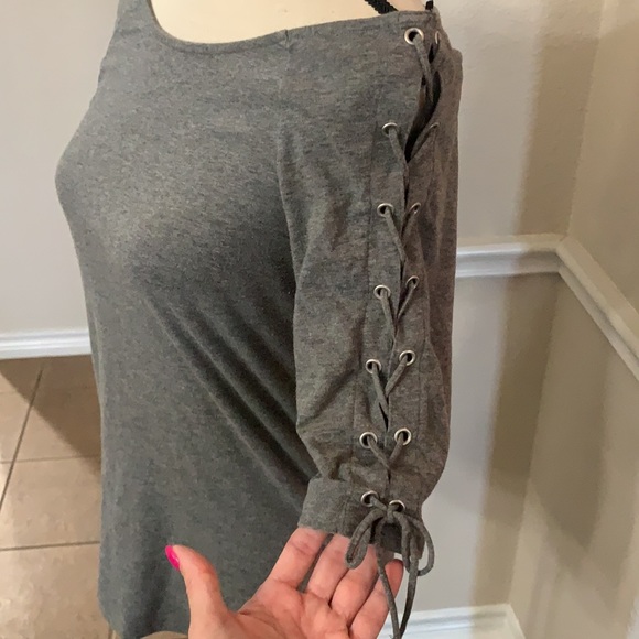 COPY - H&M gray top - Picture 12 of 17